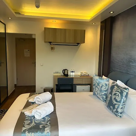 فندق Whiteswan 4*