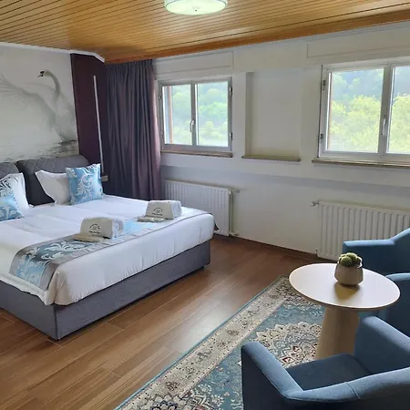 Whiteswan Hotel