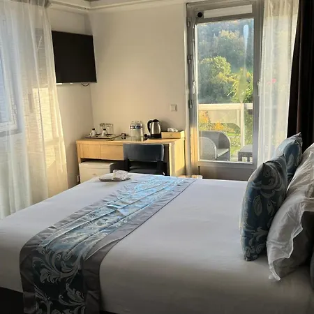 Whiteswan Hotel 4*