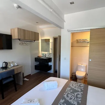 Whiteswan Szálloda 4*